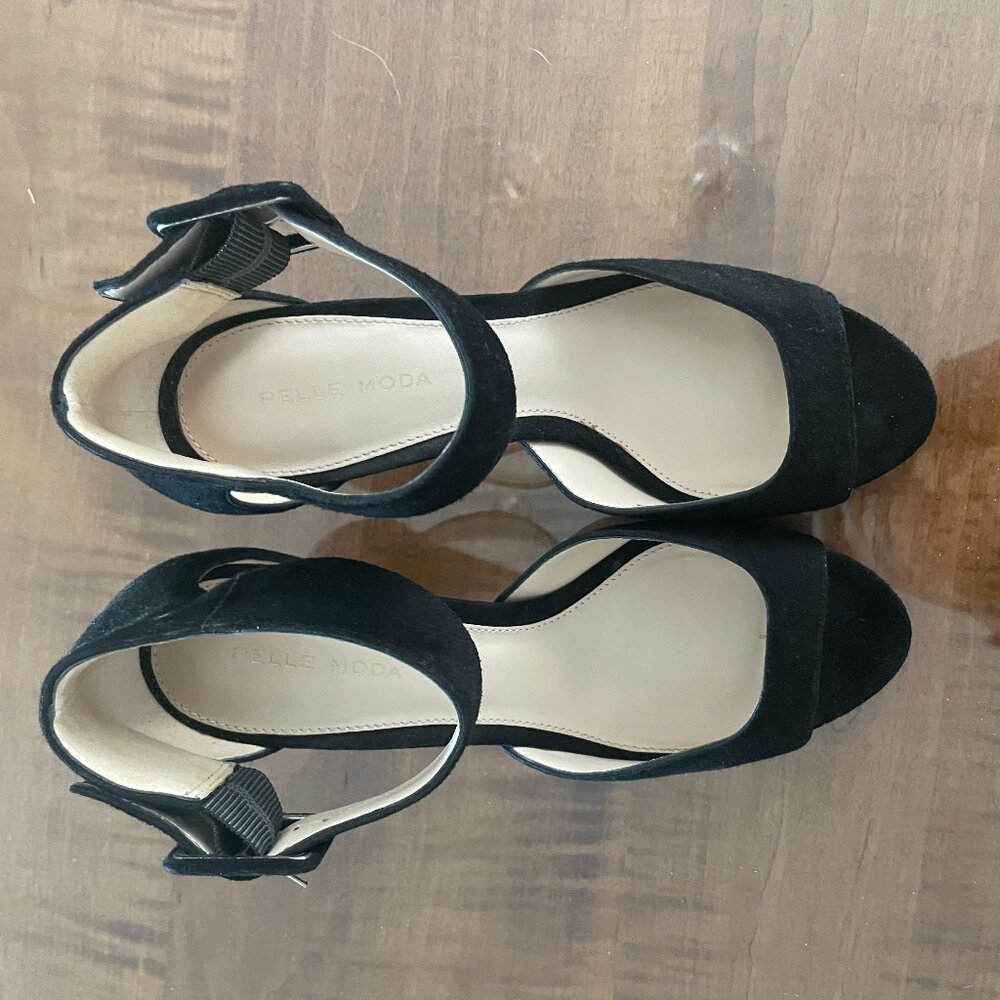 Pelle Moda Black Velvet Heels Size 7